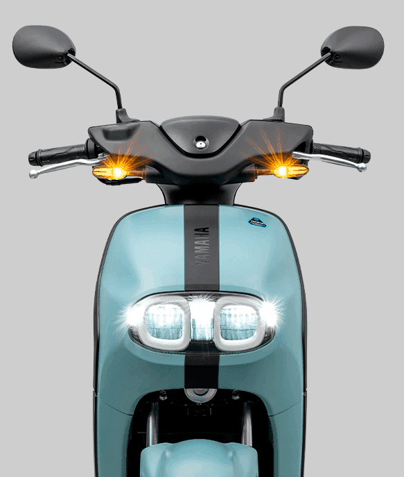 Vista frontal da moto destacando o design do farol LED